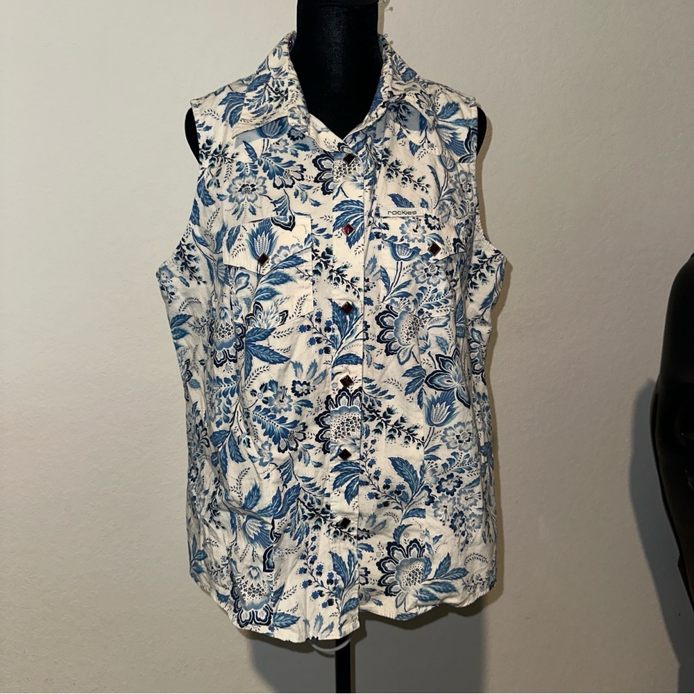 Rockies Floral Sleeveless Top in Blue and White